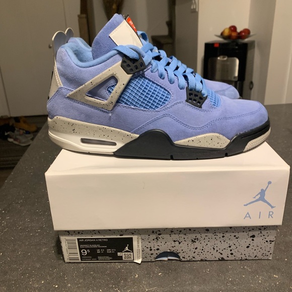 Air Jordan 4 UNC - Picture 4 of 7